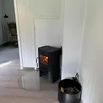 Enebolig Med Eventyrlig Beliggenhet Like Ved Sjoen I Lofoten * Sund (Nordland)
