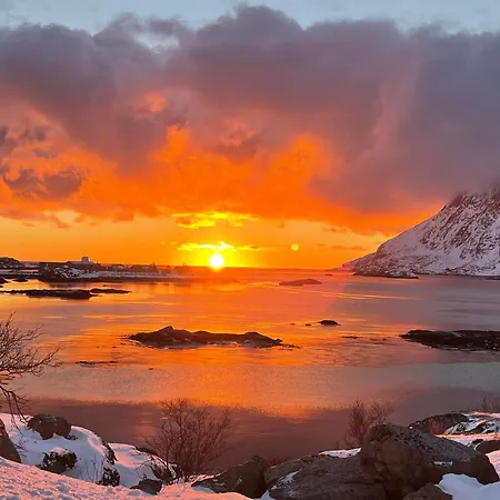 Enebolig Med Eventyrlig Beliggenhet Like Ved Sjoen I Lofoten * Sund (Nordland)