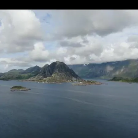 ヴィラ Enebolig Med Eventyrlig Beliggenhet Like Ved Sjoen I Lofoten