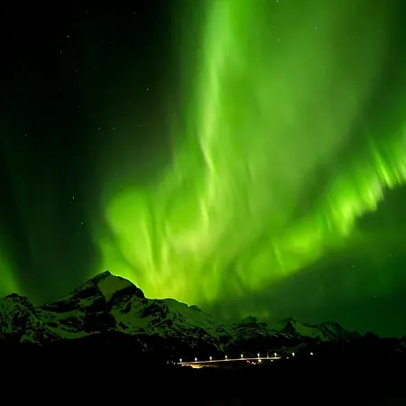 Enebolig Med Eventyrlig Beliggenhet Like Ved Sjoen I Lofoten * Sund (Nordland)
