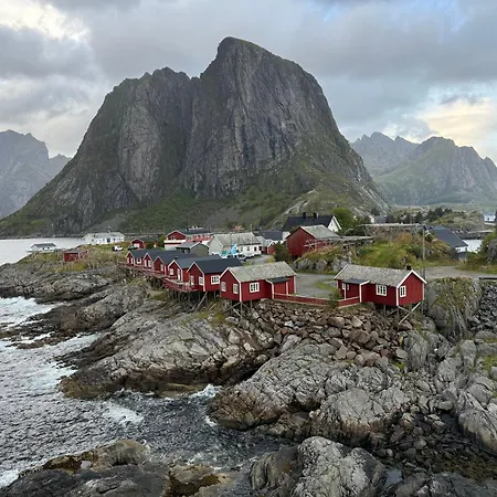 Enebolig Med Eventyrlig Beliggenhet Like Ved Sjoen I Lofoten Sund (Nordland)