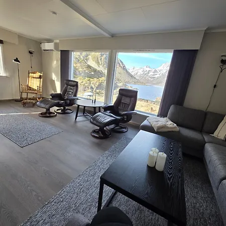 Enebolig Med Eventyrlig Beliggenhet Like Ved Sjoen I Lofoten Sund (Nordland)