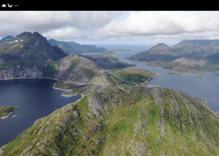 Villa Enebolig Med Eventyrlig Beliggenhet Like Ved Sjoen I Lofoten *