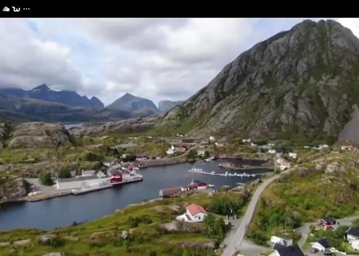 Villa Enebolig Med Eventyrlig Beliggenhet Like Ved Sjoen I Lofoten