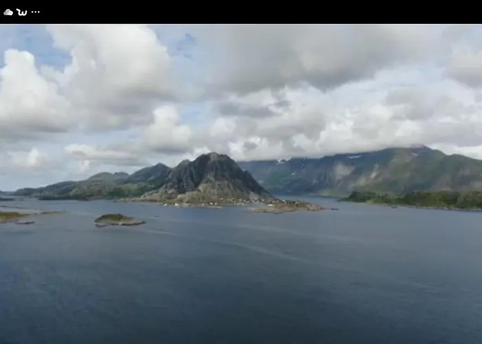 Villa Enebolig Med Eventyrlig Beliggenhet Like Ved Sjoen I Lofoten
