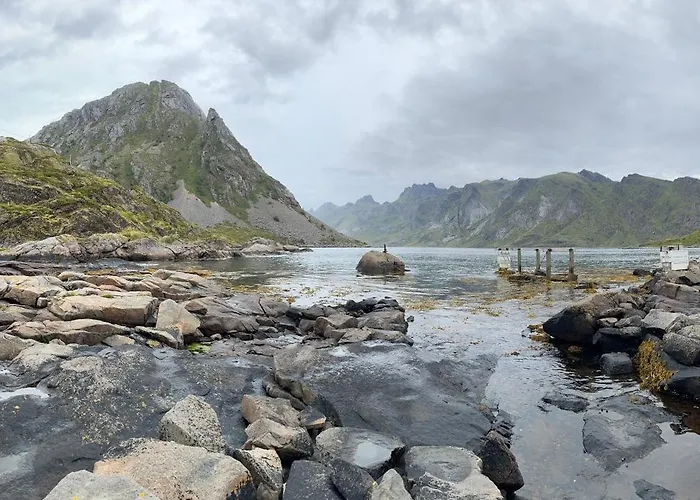Enebolig Med Eventyrlig Beliggenhet Like Ved Sjoen I Lofoten * Sund (Nordland)