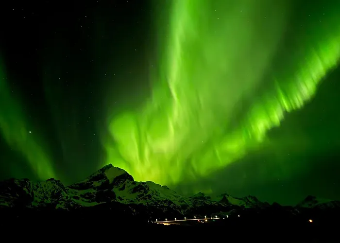 Enebolig Med Eventyrlig Beliggenhet Like Ved Sjoen I Lofoten * Sund (Nordland)